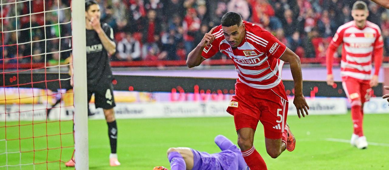 Danilho Doekhi celebrates his goal to make it 1-0