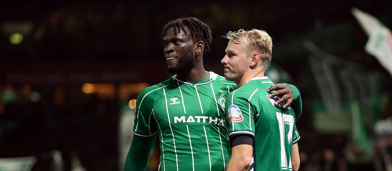 Bremen's Marco Grüll celebrates his goal together with teammate Victor Boniface