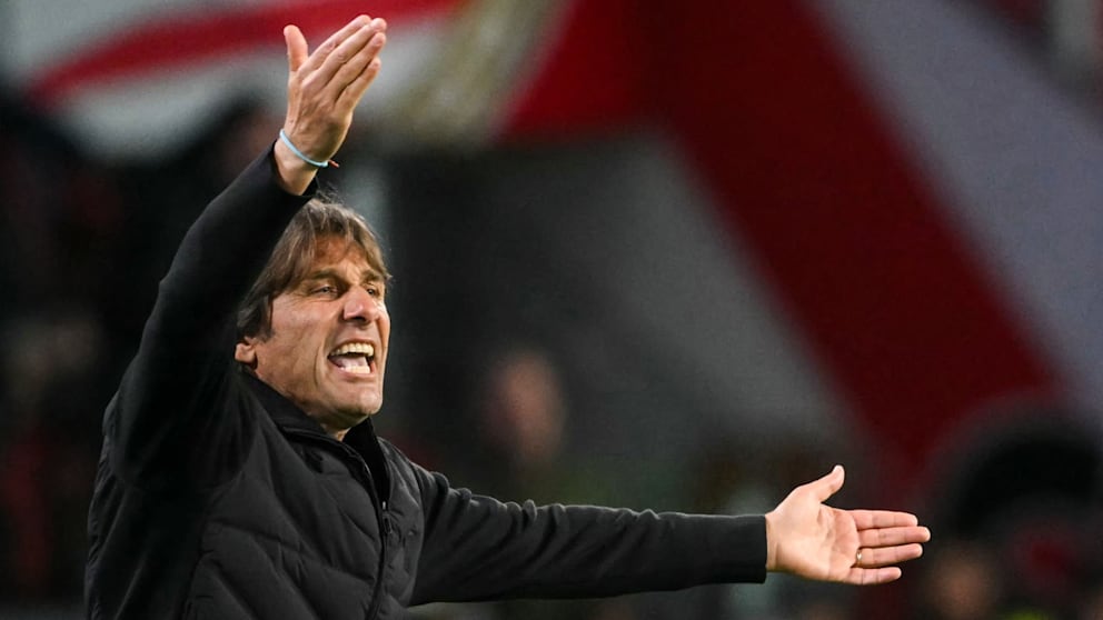 Neapels Trainer Antonio Conte (56)