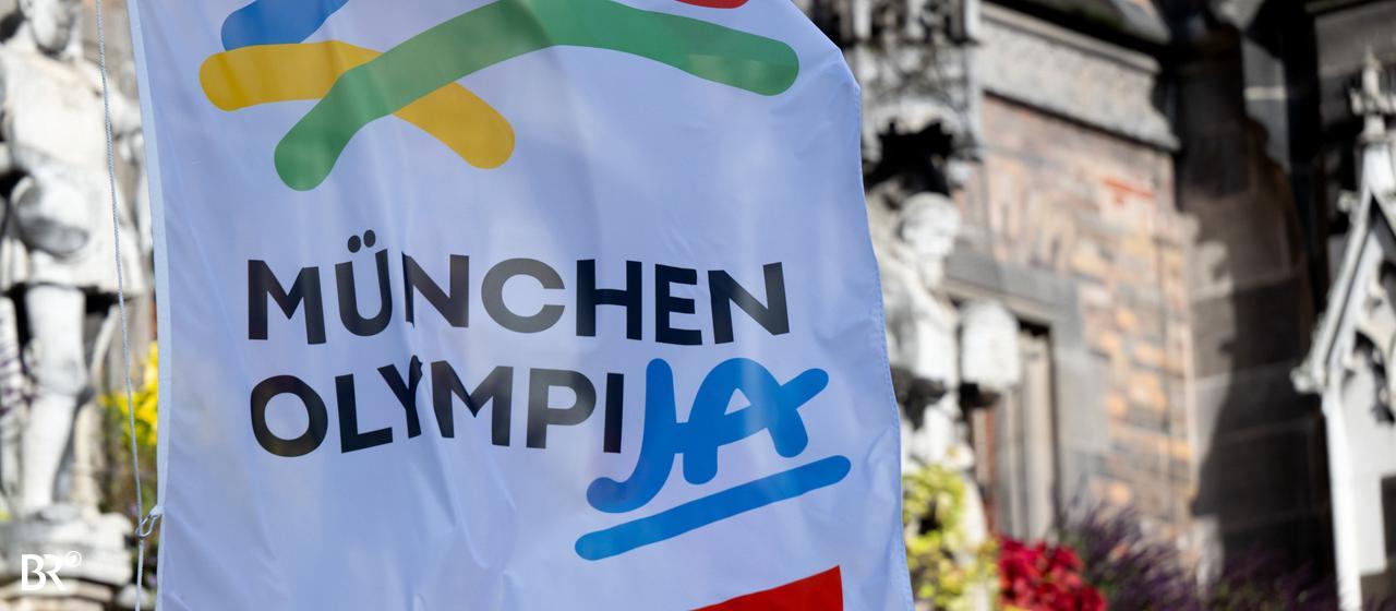 A banner advertises the referendum in Munich