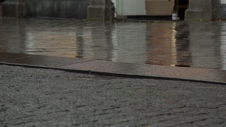 The dangerous curb (photo: Dtv News).