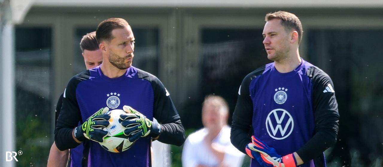Oliver Baumann (l.) and Manuel Neuer