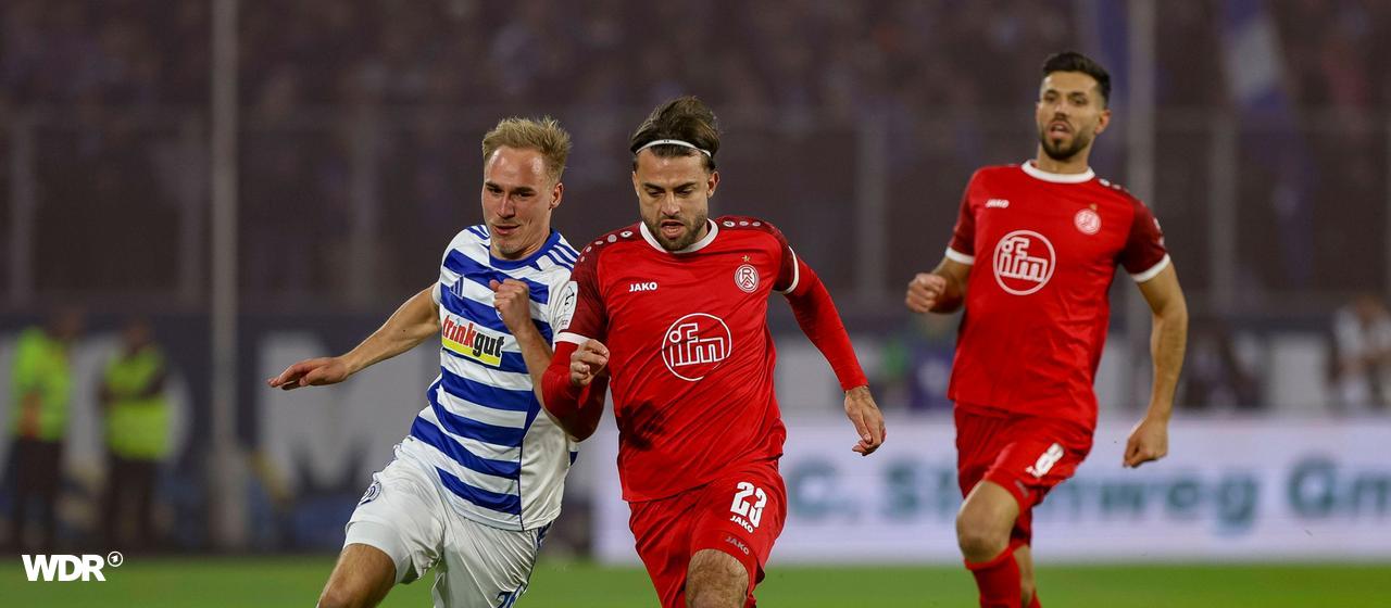 Florian Krüger (MSV Duisburg) and Jose-Enrique Rios Alonso (Rot-Weiss Essen) fight for the ball