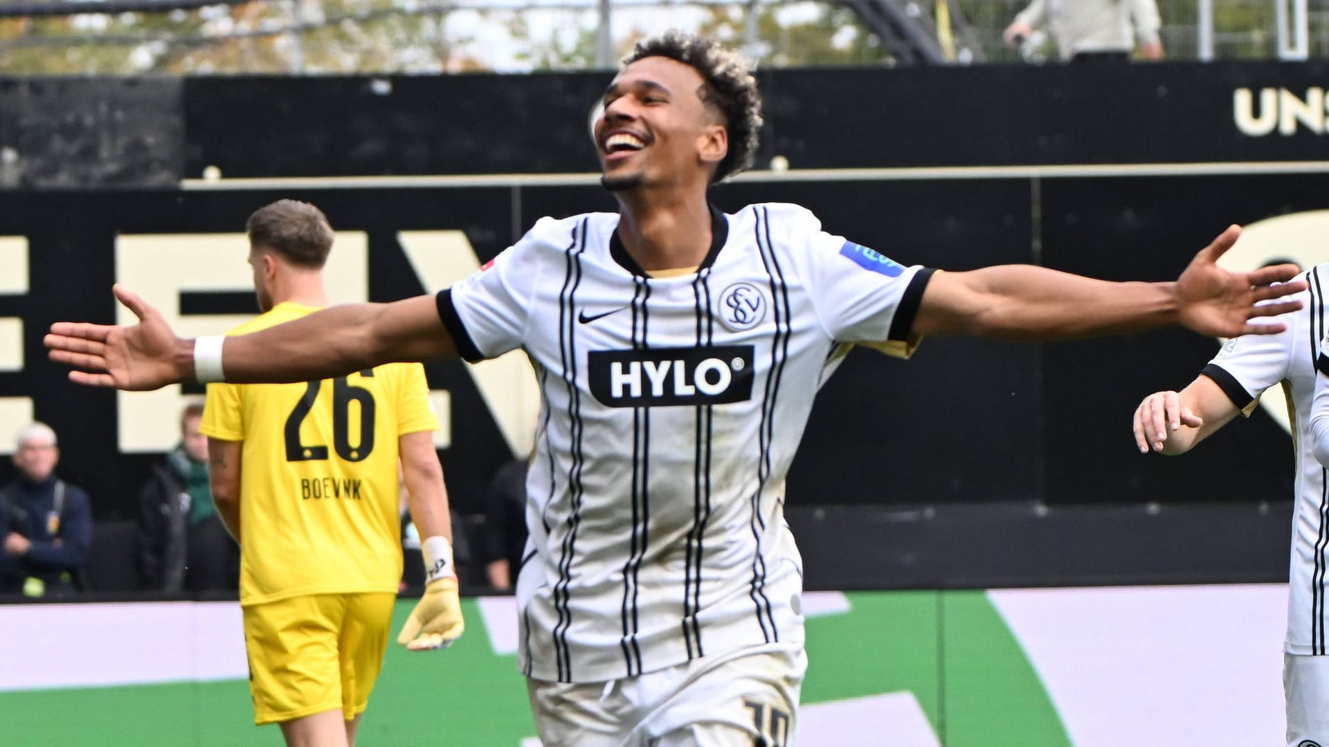 Initiated the victory of SV Elversberg: Bambasé Conté celebrates against Greuther Fürth.