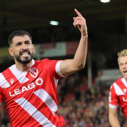 Cottbus offensive player Tolcay Cigerci cheered a goal. / Imago Images/ Steffen Beyer