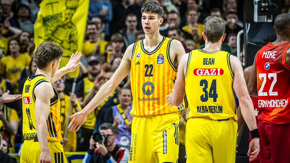 Basketball-Bundesliga: Alba zerlegt Bayern mit Tunnel-Pass