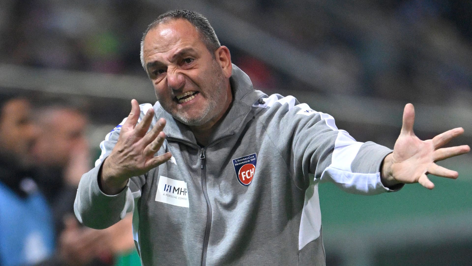 Upset: Heidenheim coach Frank Schmidt in the cup game against HSV.