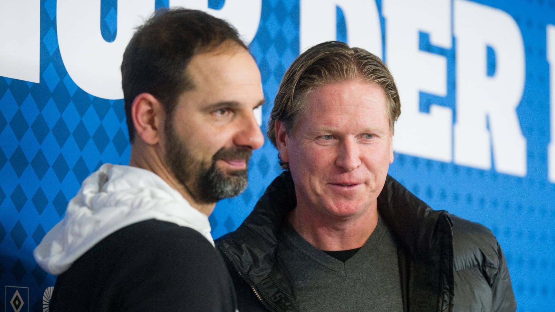 Markus Gisdol (right) in conversation with Stefan Ruthenbeck during his time at HSV: The ex-Bundesliga coach was released in Turkey.