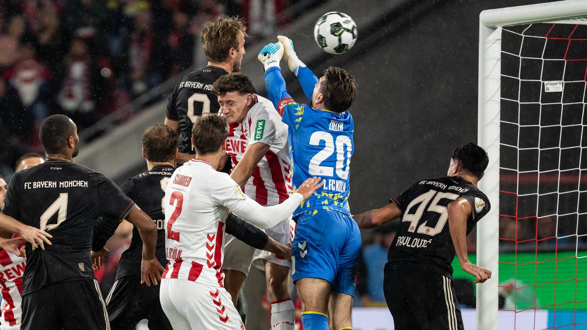 The 3:1: Bayern's Kane (M.) scores against Cologne's goalkeeper Zieler.