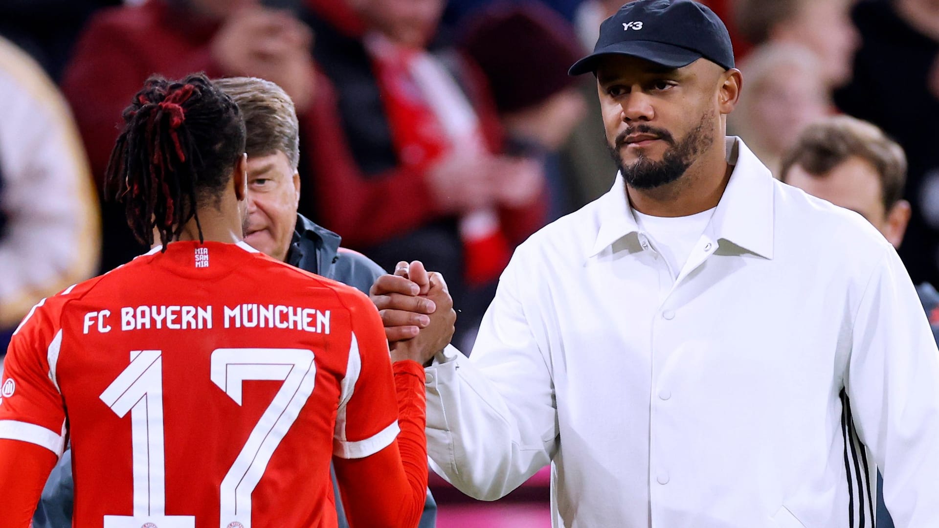 Vincent Kompany (r.): For the coach, the duel with the opponent from his home country of Belgium is a very special one.