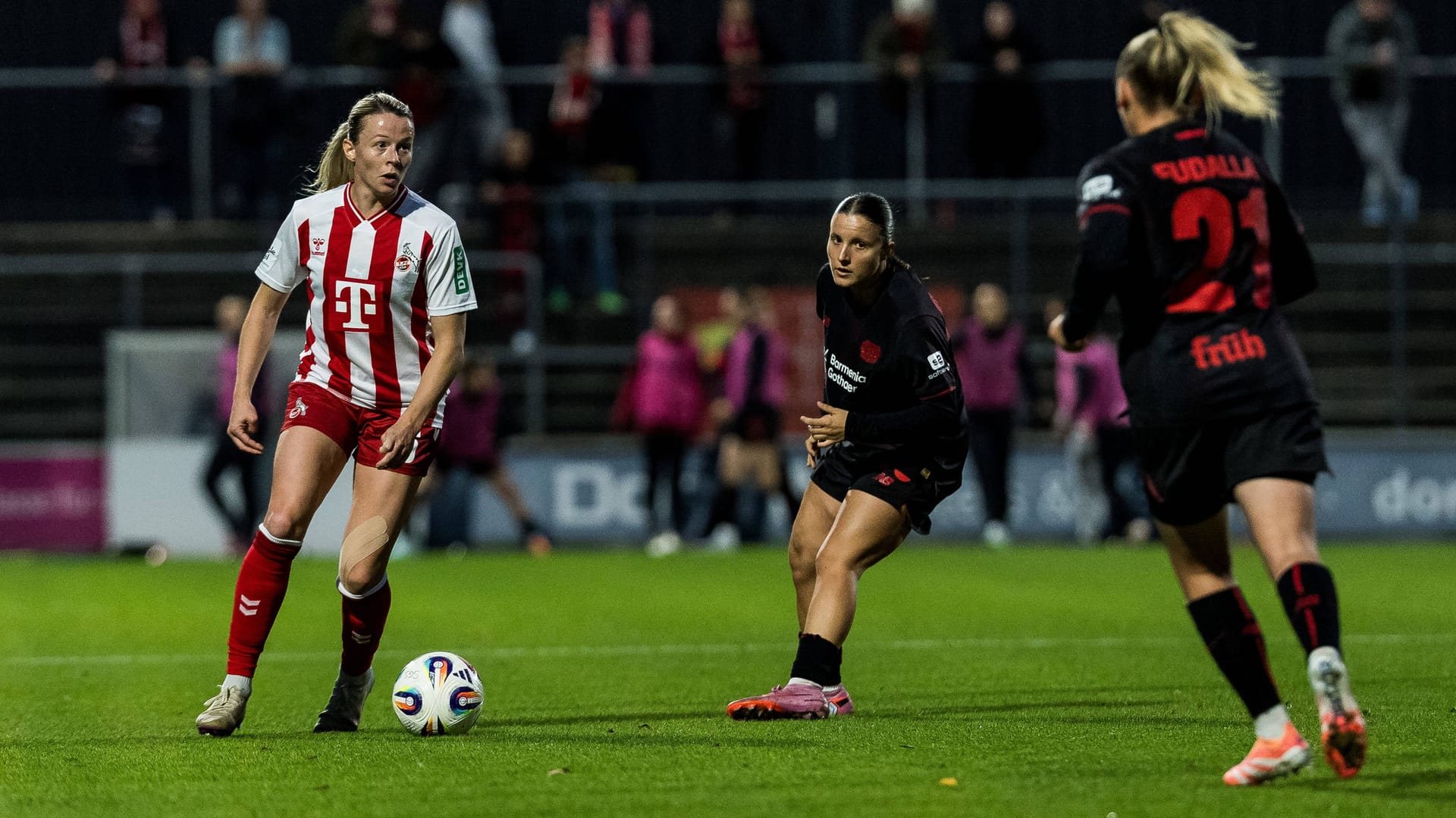 Here the game was still running: players from Cologne and Leverkusen in the duel.