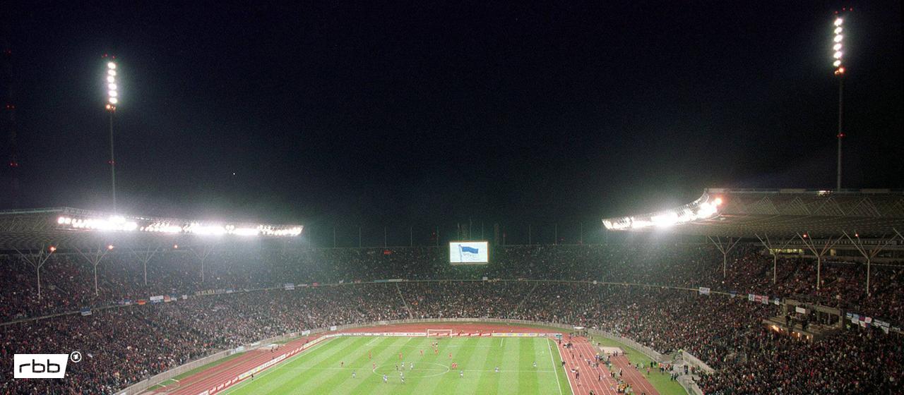 Floodlights in the Berlin Olympic Stadium, 1997 (imago images/Camera 4)
