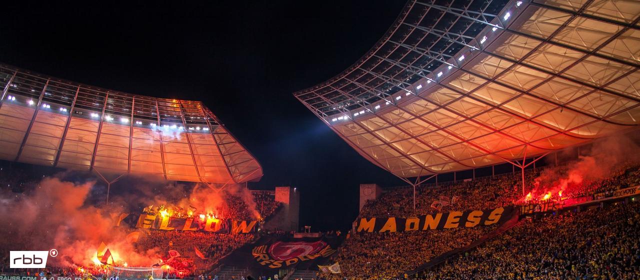 Fans of SG Dynamo Dresden set off pyrotechnics in the Olympic Stadium Berlin on October 30, 2019 (Source: IMAGO / Steffen Kuttner)