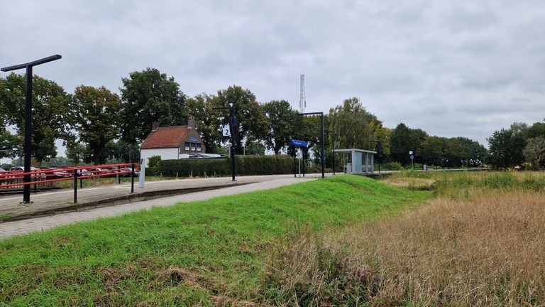 The station of Vierlingsbeek with the house of Huub in the background (photo: Tom Berkers).