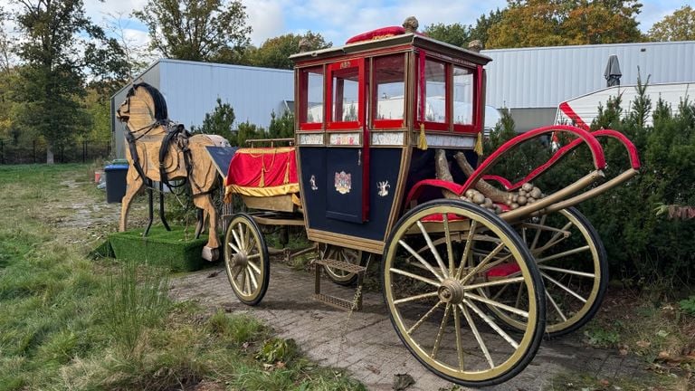 The glass carriage is still in new condition (photo: Erik Peeters).
