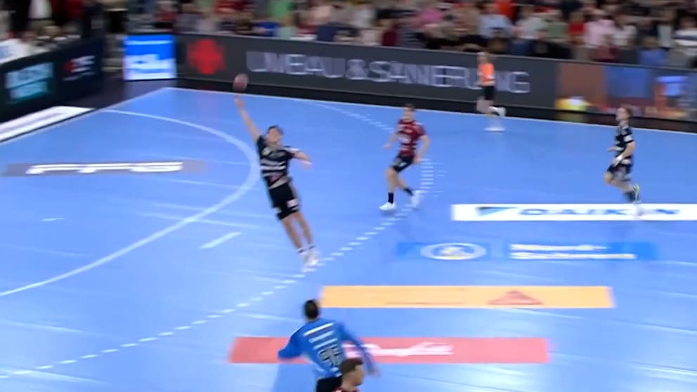 Es war nicht der Torwart!: spektakuläre Parade beim Handball