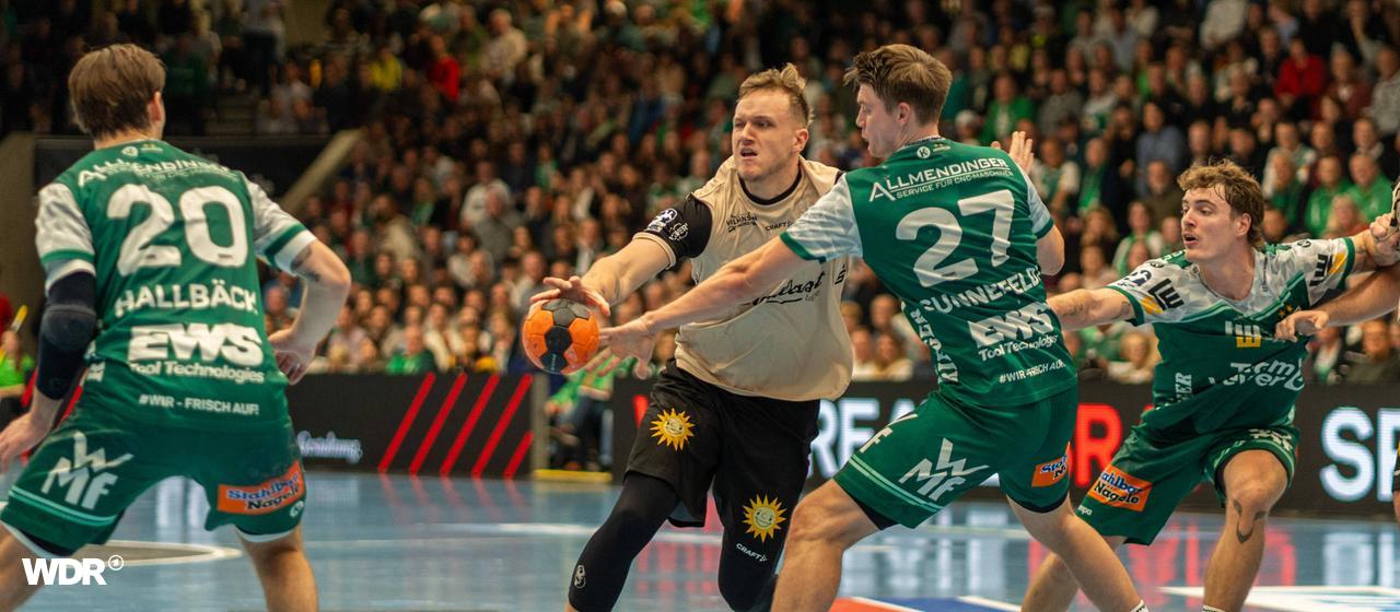 Nico Schoettle from Bergischer HC in an offensive action