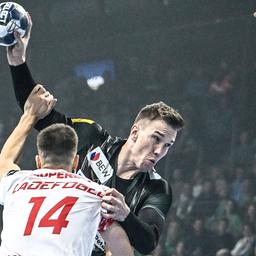 Leave Andersson on the ball and in a duel with Frederik Ladefoged | Image: IMAGO/Jan Huebner