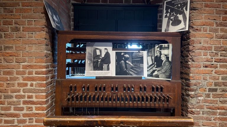 Joost's keyboard tone that the family used for years (photo: Megan Hanegraaf).