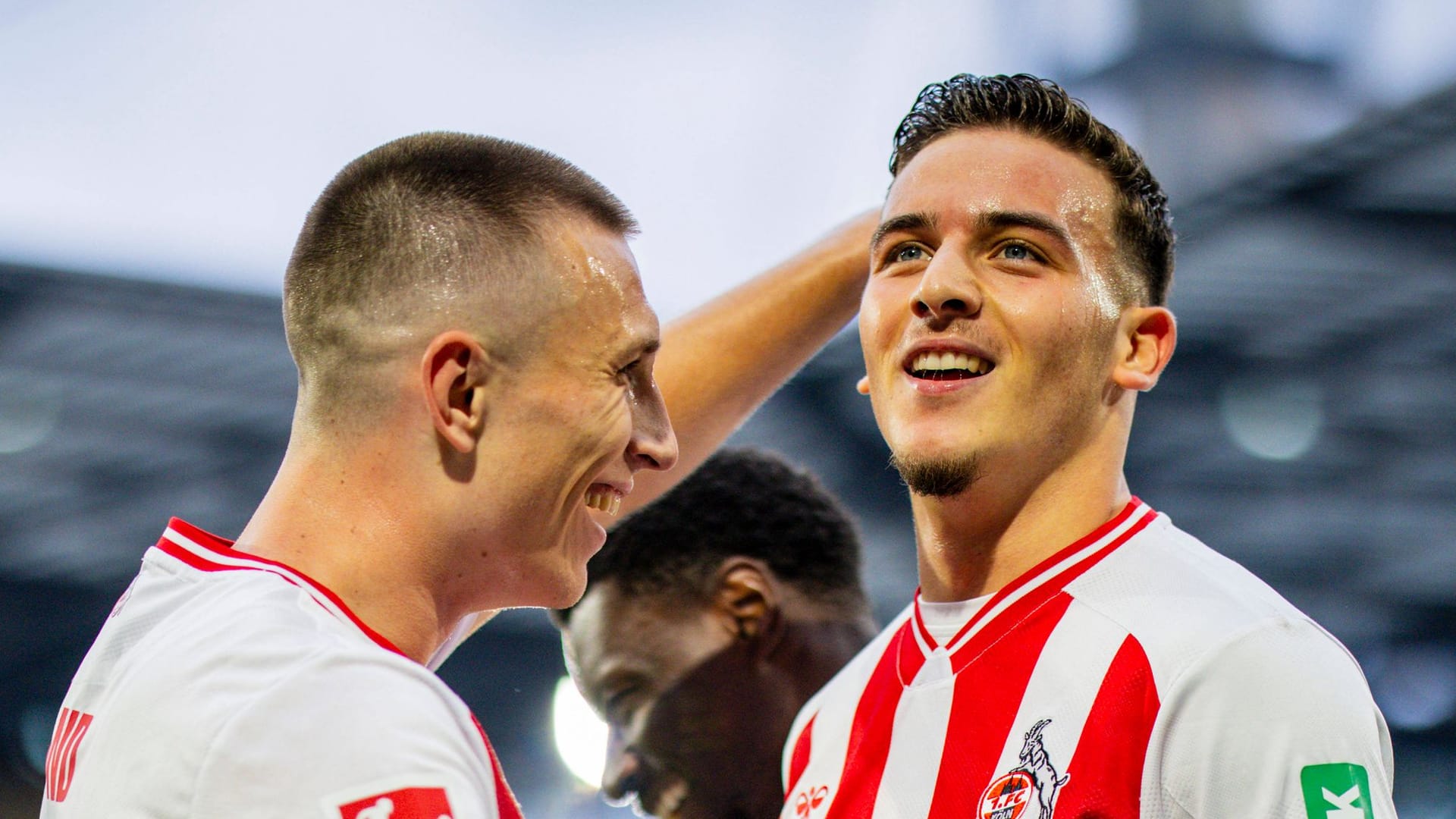 Kristoffer Lund congratulates Said El Mala after his goal against Augsburg (archive photo): The 19-year-old El Mala has been the surprise of the season in Cologne so far.