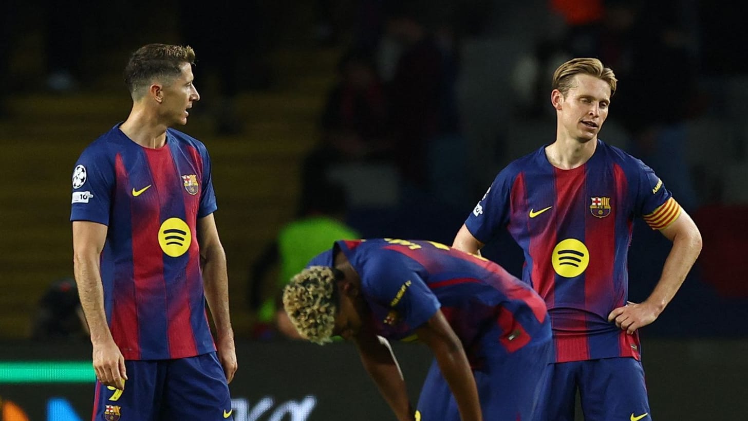 Stunned: Barcelona stars Robert Lewandowski (left), Lamine Yamal (M.) and Frenkie de Jong after bankruptcy against PSG.