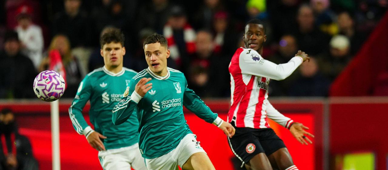 Liverpool's Florian Wirtz fights for the ball with Brentford's Dango Ouattara