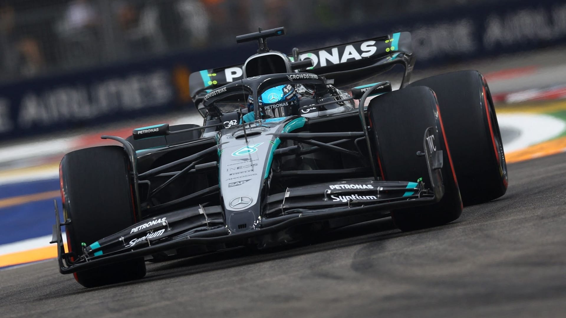 First of all: Mercedes pilot George Russell in qualifying at the Grand Prix of Singapore.