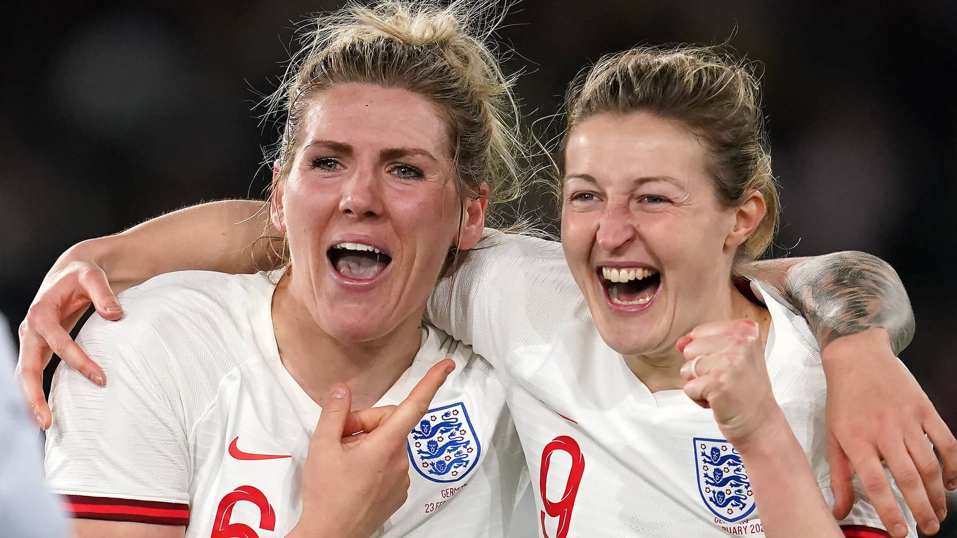 Millie Bright (l.) next to Ellen White: She imitated the former national striker.