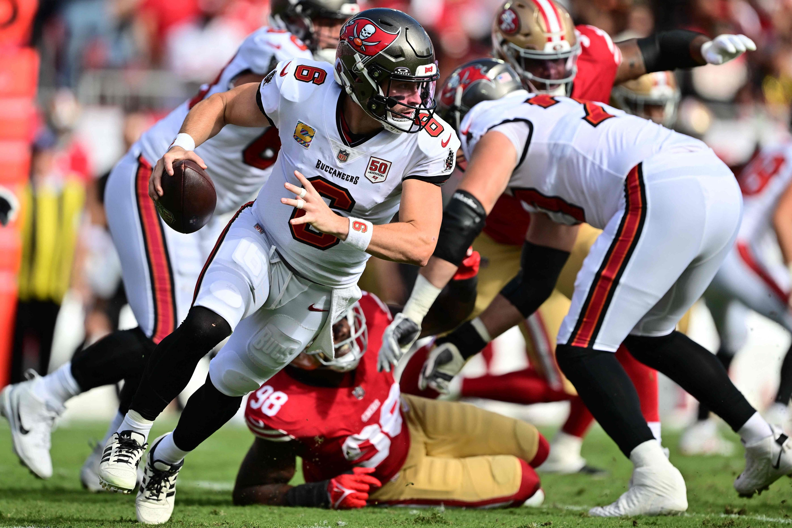 TAMPA, FLORIDA - OCTOBER 12: Baker Mayfield #6 of the Tampa Bay Buccaneers carries the ball against the San Francisco 49ers during the first quarter in the game at Raymond James Stadium on October 12, 2025 in Tampa, Florida. Julio Aguilar/Getty Images/AFP (Photo by Julio Aguilar / GETTY IMAGES NORTH AMERICA / Getty Images via AFP)