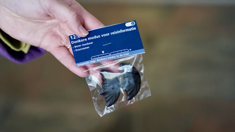 Travelers were treated to half-moon sweets (photo: NS / Arno Leblanc).