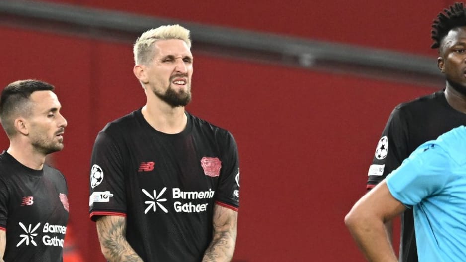 Robert Andrich disappointed: He saw the red card in the Leverkusen defeat.