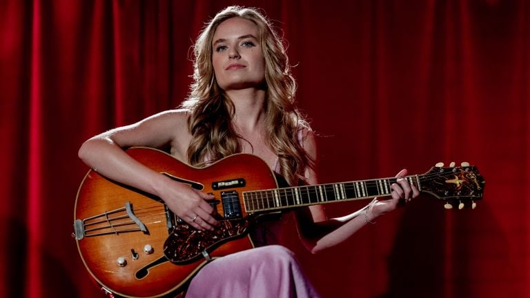 Rosa Spruit represents Brabant during the Regional Song Contest (photo: Omroep Brabant).