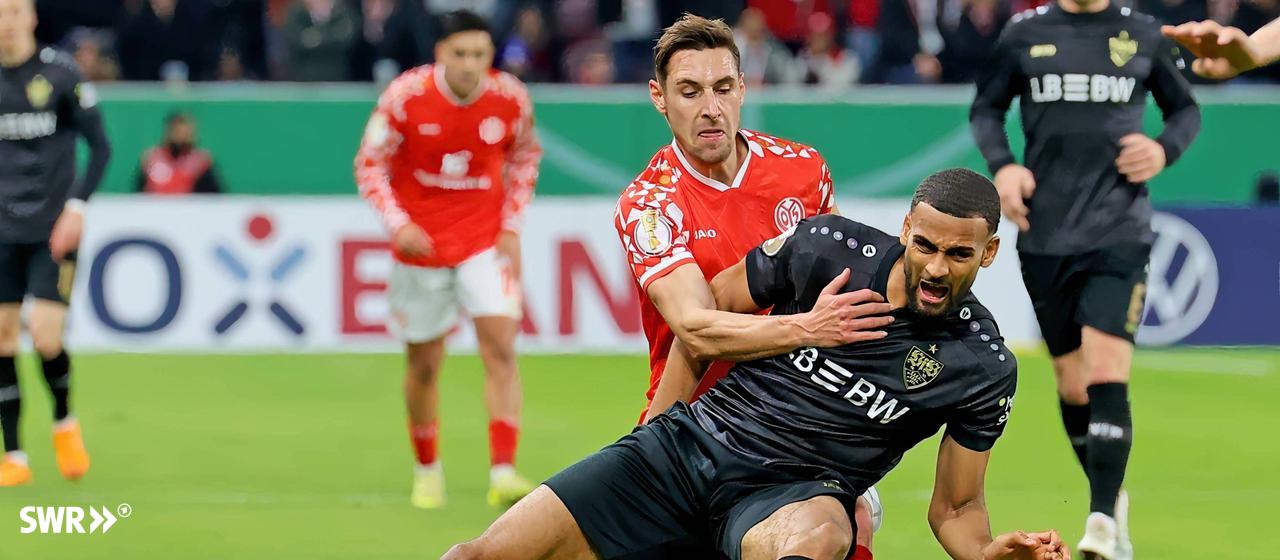 Mainz's Dominik Kohr in a duel with Stuttgart's Josha Vagnoman