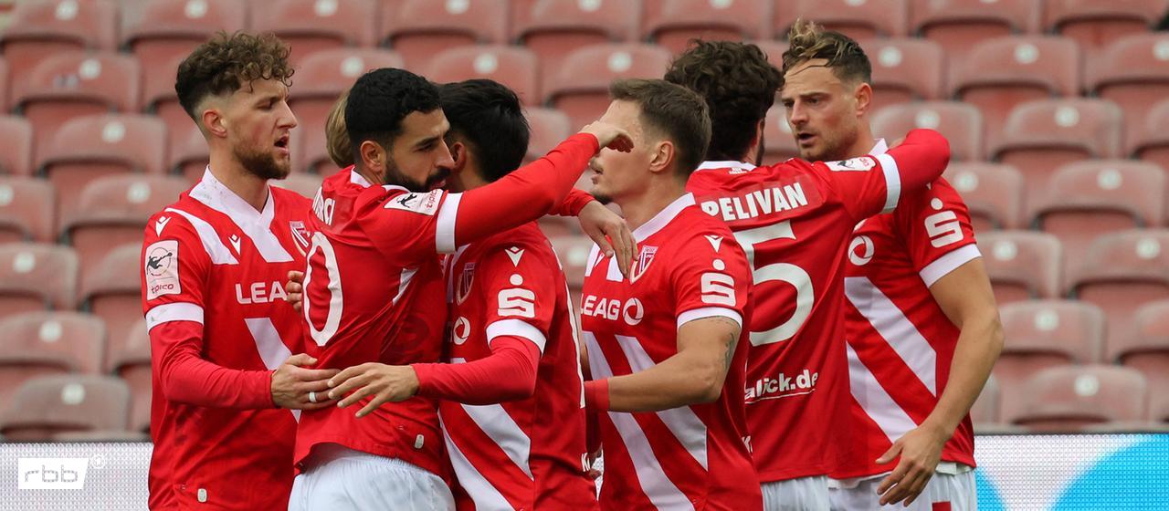 Energie Cottbus celebrates the 1-0 win against TSV Havelse. Source: imago images/Steffen Beyer