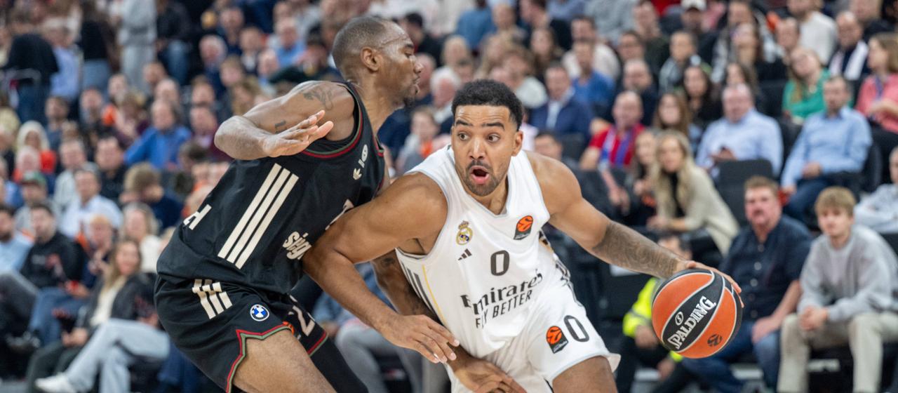 Bayern's Isiaha Mike in a duel with Real's Trey Lyles