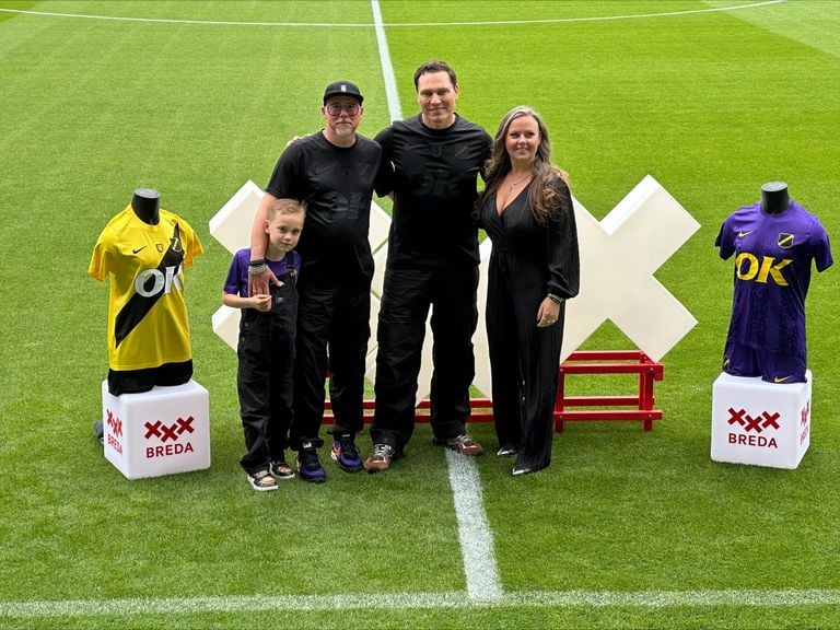 Tiësto (center) with the designers Hugo de Graaf and Myrthe Koppelaar (photo: Ronald Sträter).