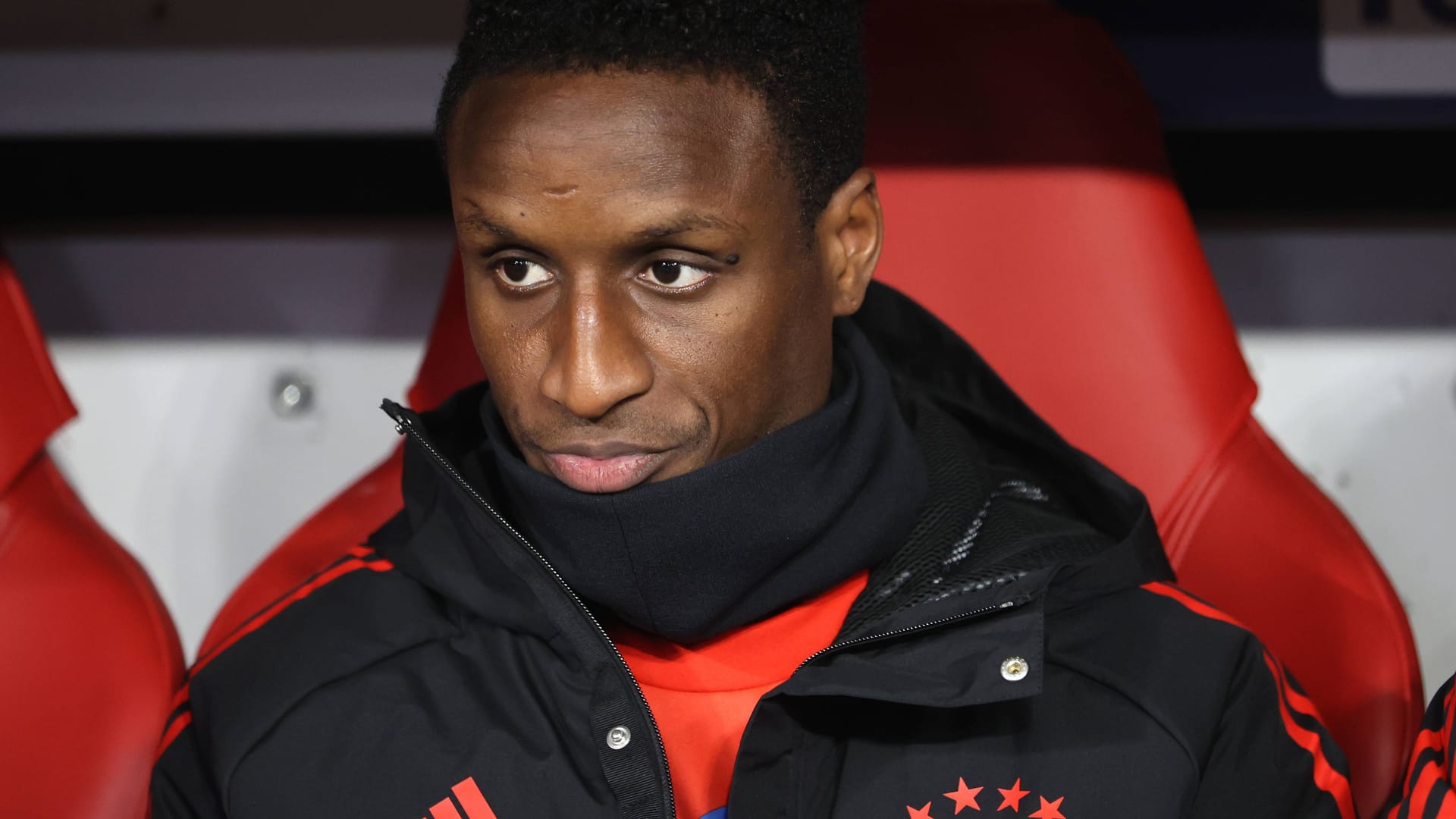 Typical picture during Bayern's time: Bouna Sarr on the Munich substitute bench.