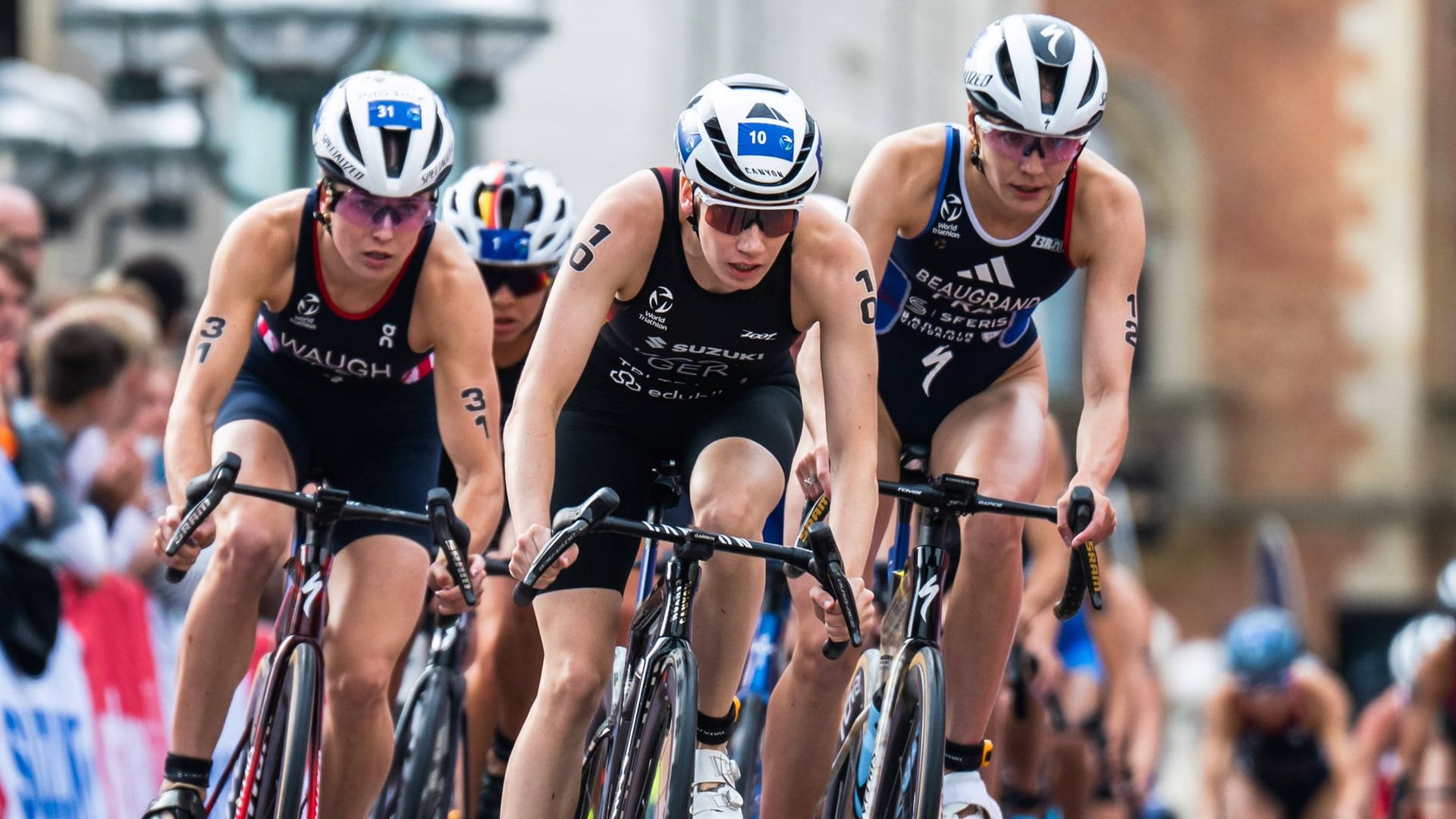 Participants in the Hamburg Triathlon 2025: In two years, world championship titles will even be awarded at the event.