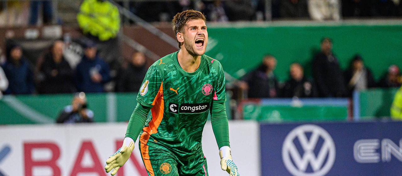 St. Pauli's Ben Alexander Fully in action