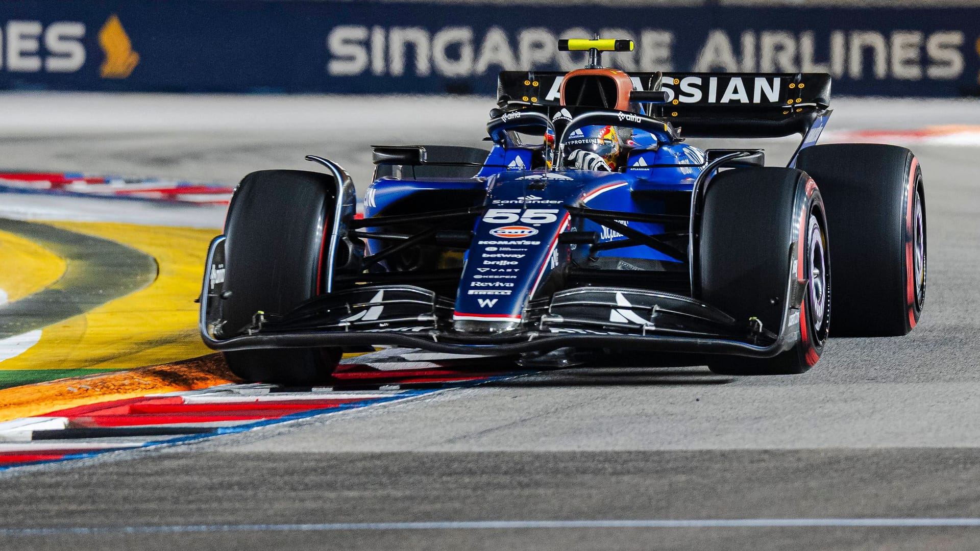 Carlos Sainz in Singapore: The Williams driver now has to clean up the field from behind.
