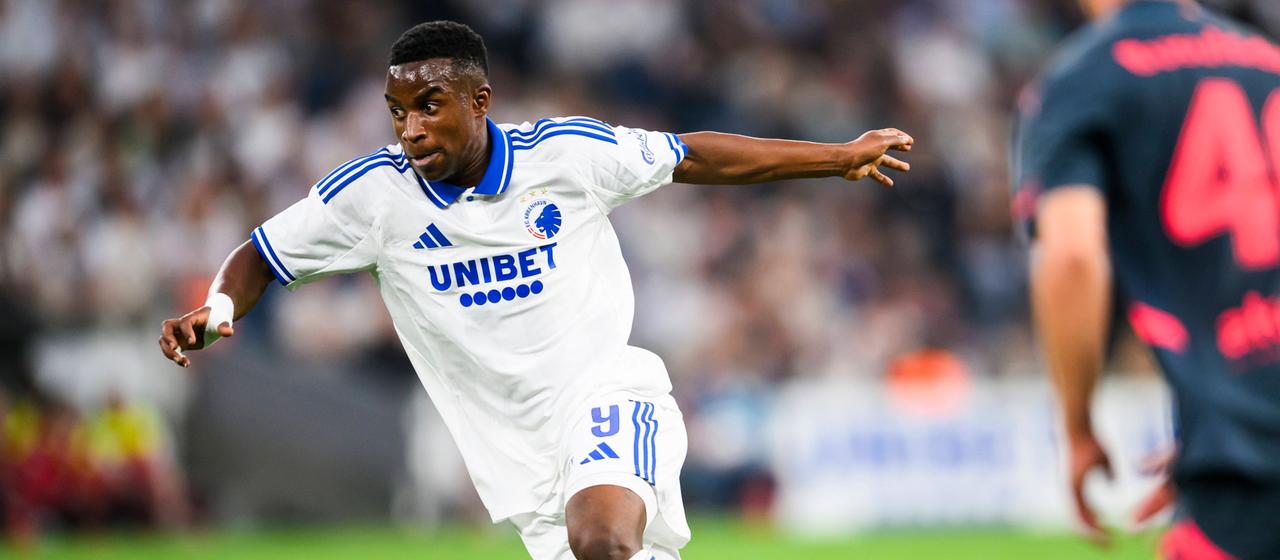 Copenhagen striker Youssoufa Moukoko dribbling