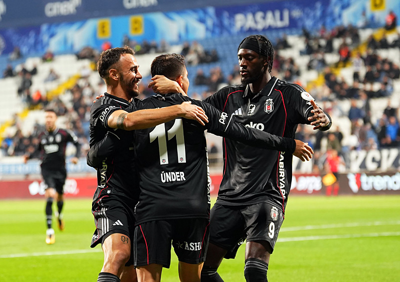 Football players playing for Beşiktaş and Fenerbahçe