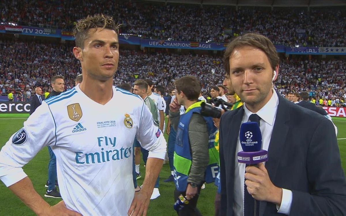 Rodrigo Fáez interviewing Cristiano Ronaldo after the Champions League won by Real Madrid in 2018.