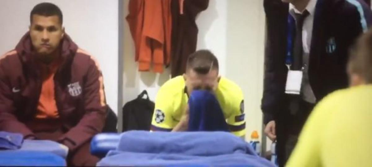 Jordi Alba in the Anfield dressing room at half-time before the 4-0 defeat