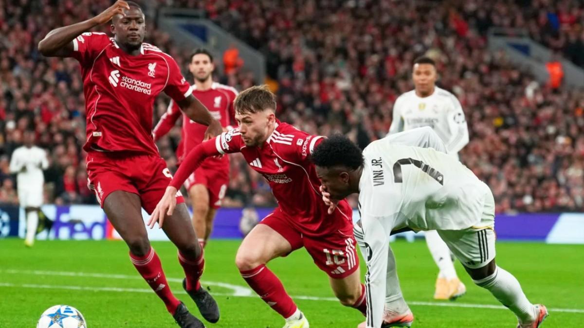 Vinícius could not handle the vigilance of Liverpool's defenders