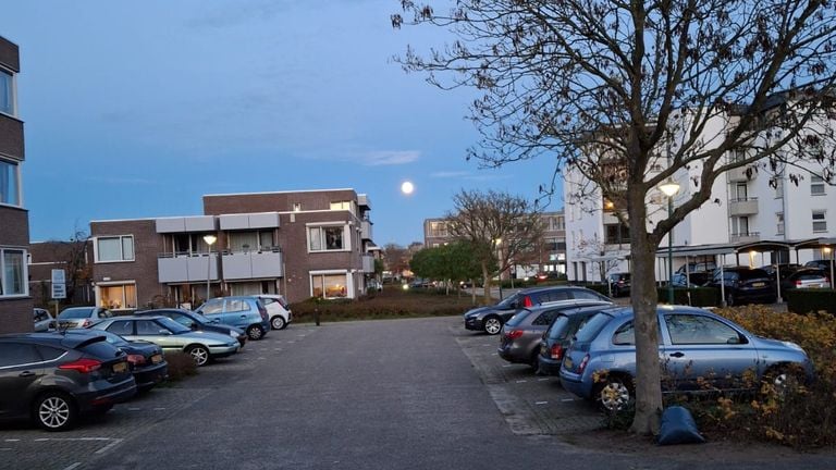 The moon was also visible early in Boxmeer (photo: Peter Janssen).
