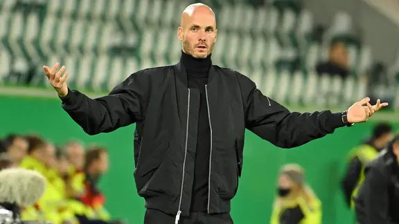 Wolfsburg coach Paul Simonis
