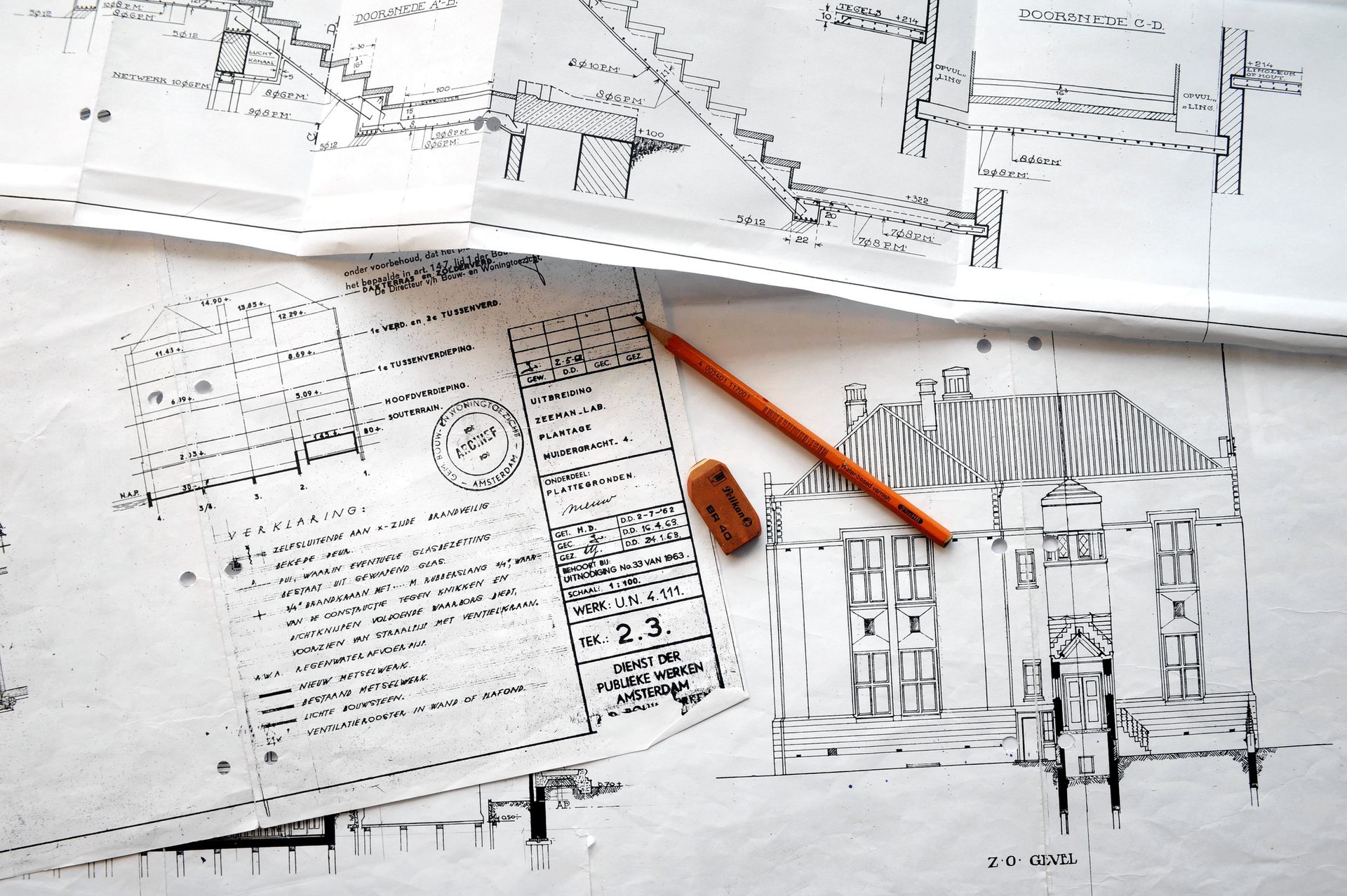 Facsimiles of original construction drawings from the 1960s for an extension of the Zeeman Laboratory on the Amsterdam Plantage Muidergracht. The laboratory was built in 1923.