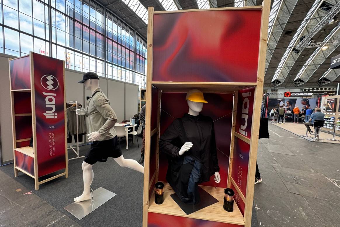 Brands present themselves at open stands at IRX