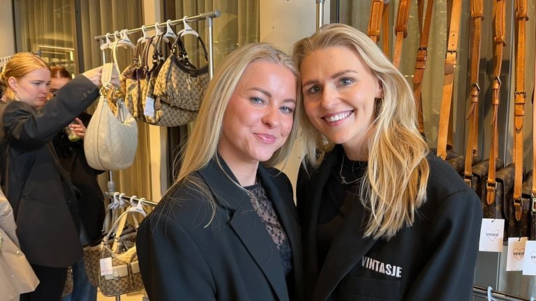 Vintasje Cilla and Bo in their pop-up store (photo: Floortje Steigenga)